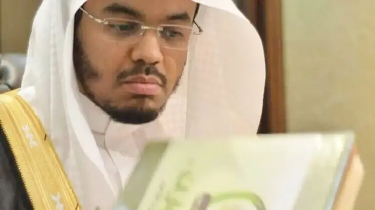 الدوسري من أئمة الحرم المكي لهذا الأسبوع .. جدول أئمة العشر الأواخر من رمضان والليالي الوترية