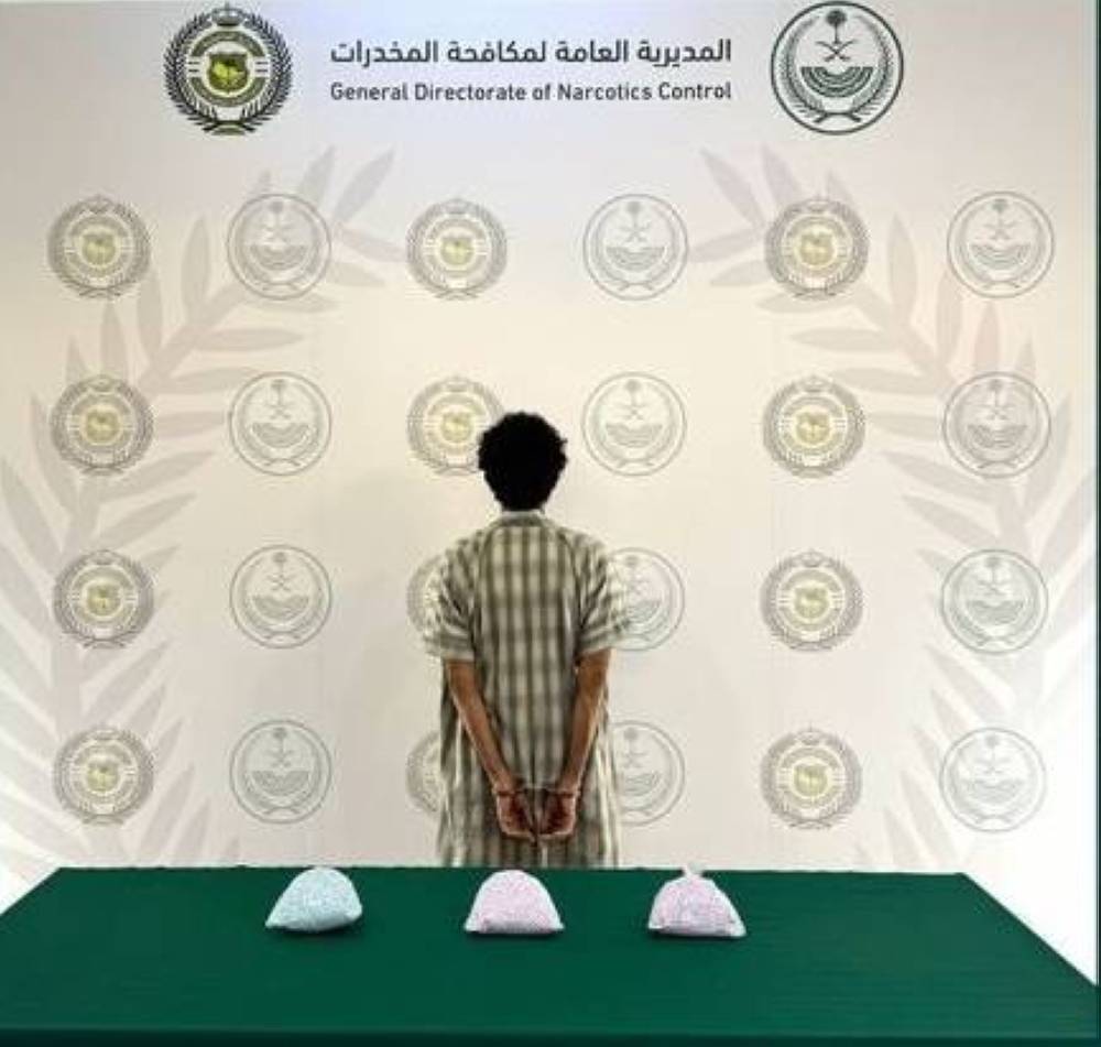 ضبط مقيم في الطائف بتهمة ترويج 21730 قرصاً خاضعاً لتنظيم تداول الأدوية الطبية.