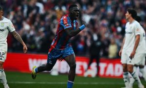 كريستال بالاس يتألق ويتأهل إلى نهائي كأس الاتحاد الإنجليزي بعد الفوز الساحق على أستون فيلا