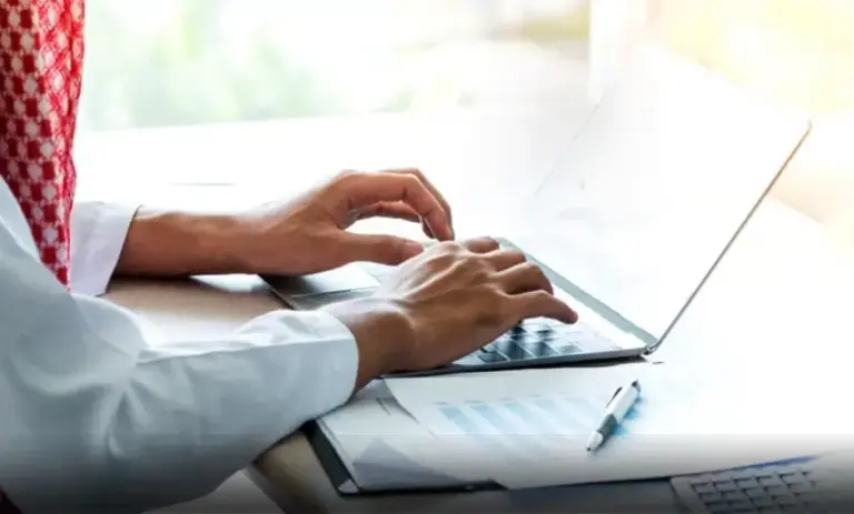 كيف أقدم بلاغ تغيب عن العمل للعمالة المنزلية .. وزارة الموارد البشرية توضح