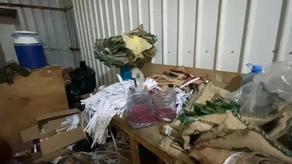 من استراحة إلى معمل لغش الأرز.. هكذا يتم غش الأرز وتعبئته في أكياس بعلامات شهيرة في الرياض