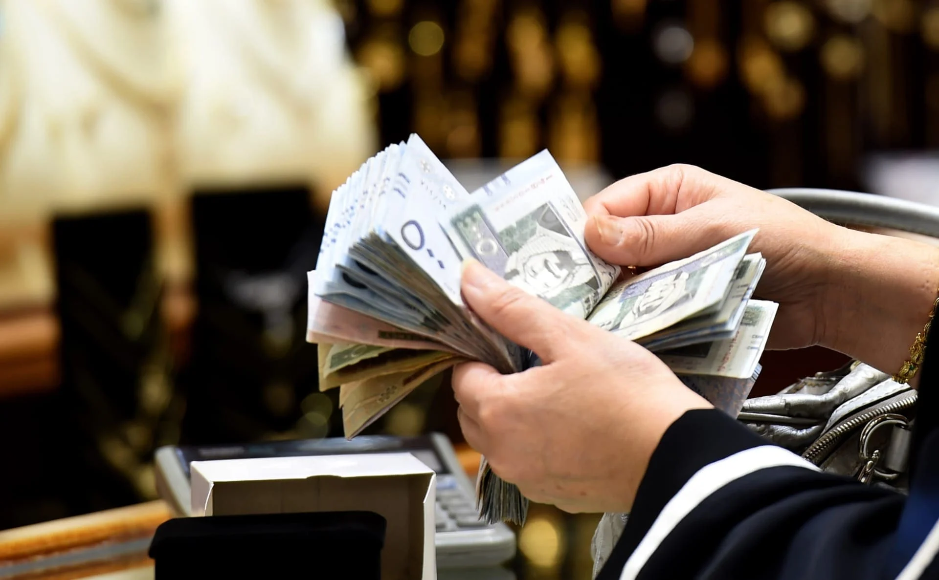 هل سيتم صرف ضعف الراتب في حساب المواطن؟ الموارد البشرية توضح الحقيقة كاملة بمناسبة عيد الفطر