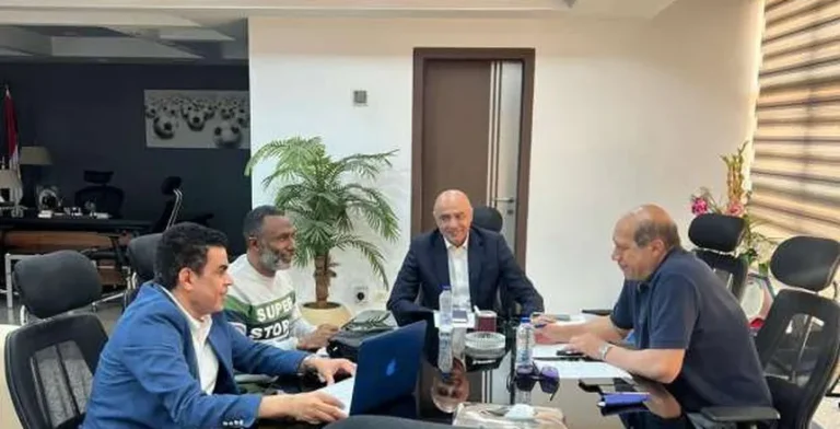 اتحاد الكرة يناقش مع أحمد الكاس خطة التحضير لكأس العالم للناشئين