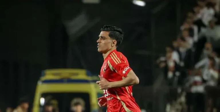 محمد نجيب يتدخل لحل الأزمة الفنية لأشرف بن شرقي في الأهلي.