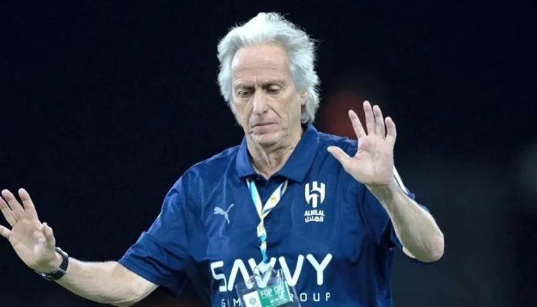 أربعة مدربين عالميين مرشحين لتولي تدريب الهلال خلفاً لجيسوس.