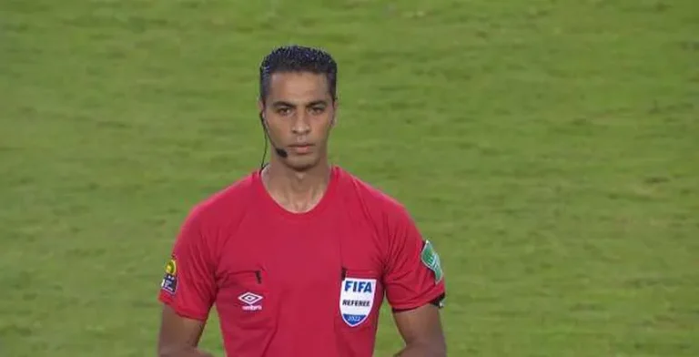 أمين عمر يقود مباراة الأهلي وحرس الحدود، والشهدي يدير لقاء فاركو وبيراميدز.