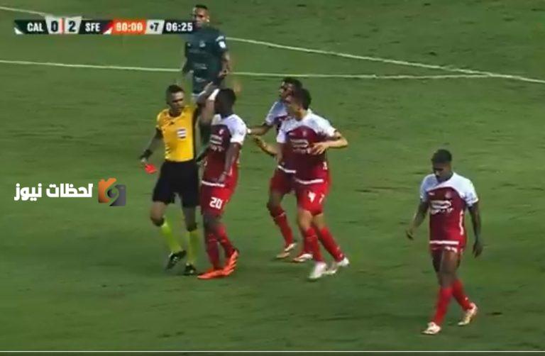 وقع حادث غريب: شجار يؤدي إلى طرد لاعبين من نفس الفريق (فيديو)