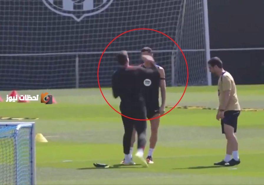 ليفاندوفسكي وتشيزني يتواجهان في اشتباك خلال تدريبات برشلونة (فيديو)