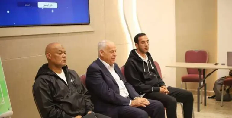 رئيس سموحة يحفز اللاعبين قبل مواجهة طلائع الجيش ويؤكد على ضرورة تحقيق الفوز