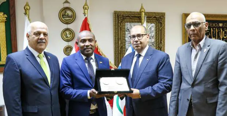 رئيس «الأولمبية المصرية» يستقبل وفدا من جزر القمر لبحث سبل التعاون