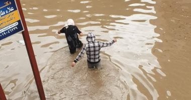 أمطار كثيفة تغمر مناطق متعددة في دمياط وإعلان حالة الطوارئ.. بالصور