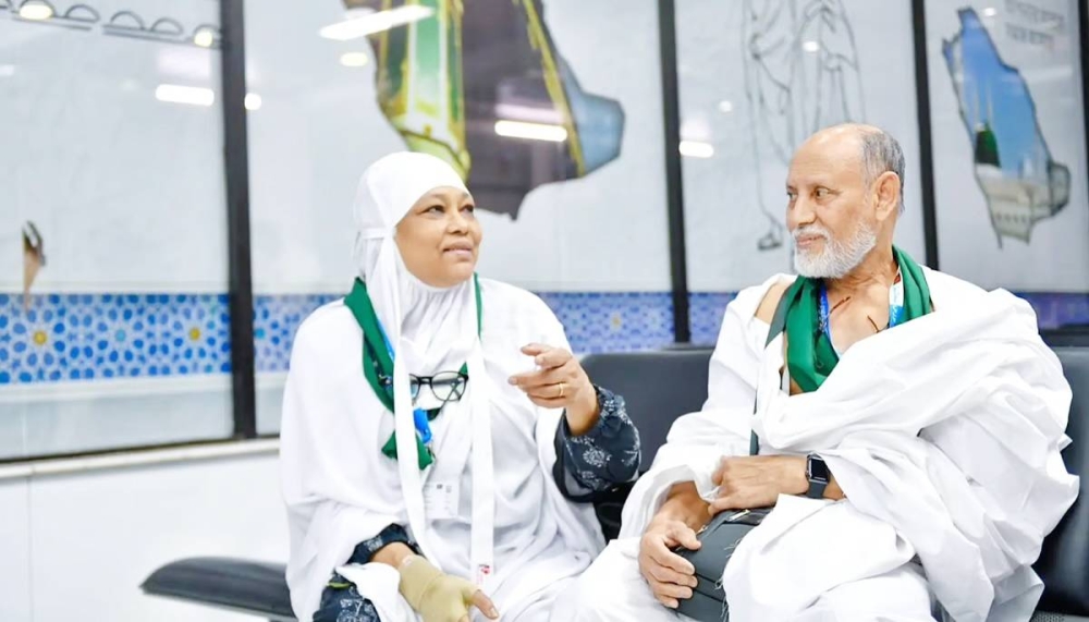 إلى مكة.. «حبيب وفردوس» من أمريكا إلى دكا