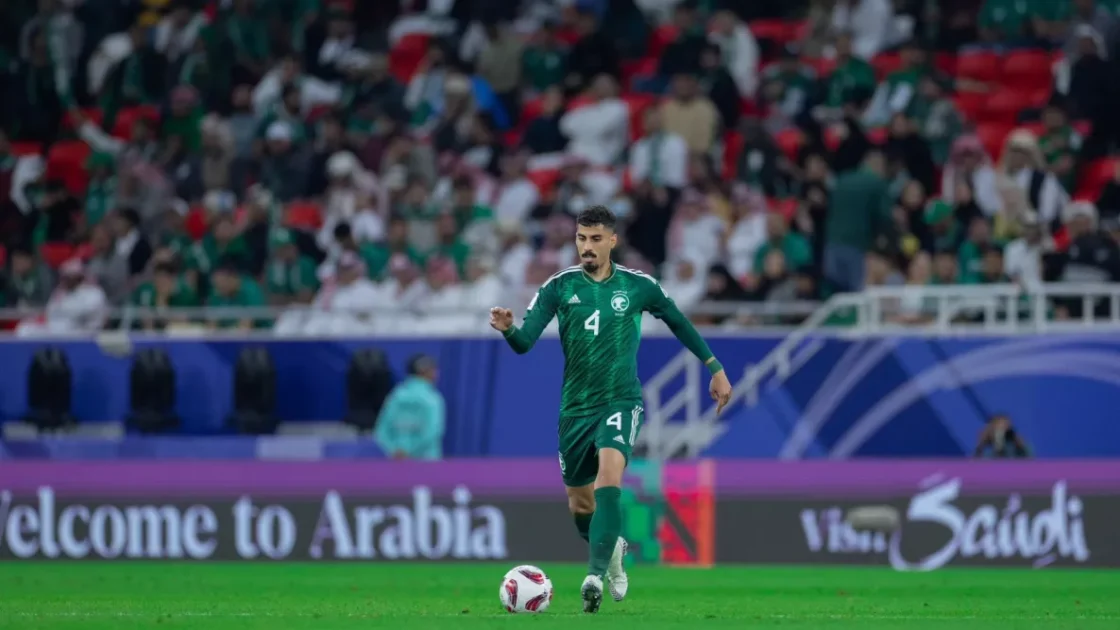 اتفاق الأهلي مع لاجامي يهدد النصر السعودي بفقدان مدافعه