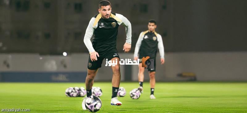 الأجانب العشرة يشاركون في مناورة النصر