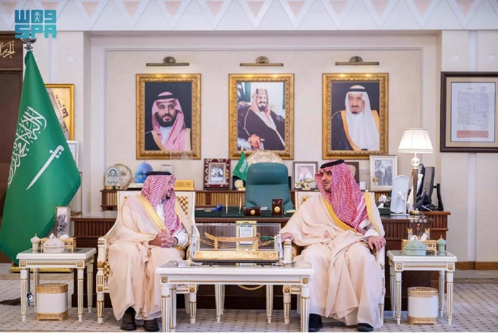 الأمير عبد العزيز بن سعود يجتمع بأمير منطقة القصيم