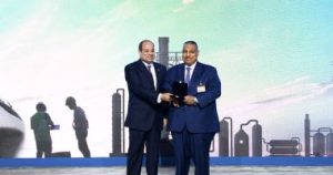 الرئيس السيسي يكرم المتميزين في قطاعات العمل ويفتتح المرحلة الثانية من مشروع شركة السويس للصلب
