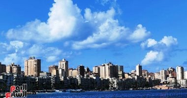 الطقس غدًا: دفء نهاري مع شبورة صباحية ورياح، والعظمى في القاهرة 25 درجة.