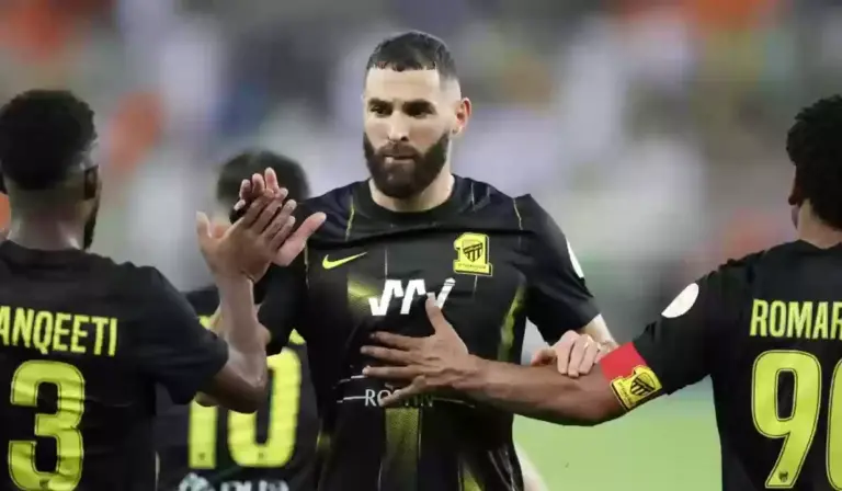 بنزيما يعاقب الكل في الاتحاد…. طرد المدرب وأجانب العميد!