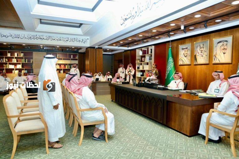 ترحيب خاص من تركي بن طلال بالمواطنين والمقيمين في جلسة حوارية مميزة
تركي بن طلال يناقش قضايا المواطنين والمقيمين في لقاء مفتوح
استقبال حار من تركي بن طلال للمواطنين والمقيمين بحضور تفاعلي
تفاعل مميز: تركي بن طلال يحاور المواطنين والمقيمين مباشرة
لقاء ودي: تركي بن طلال يستمع لمطالب المواطنين والمقيمين