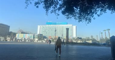 توقعات الطقس غدًا: أجواء معتدلة نهارًا مع رياح وفرص لهطول الأمطار، ودرجة الحرارة العظمى في القاهرة تصل إلى 25 درجة.