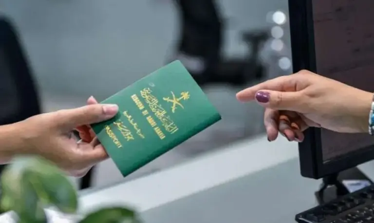 تم الموافقة علي التأشيرة؟ .. رابط وخطوات الاستعلام عن تأشيرة برقم الجواز 2025 السعودية وشروط الحصول عليها