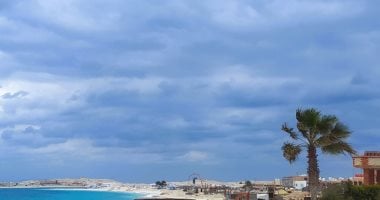 درجات الحرارة معتدلة نهاراً مع احتمالية هطول أمطار ودرجة الحرارة العظمى في القاهرة 26 درجة.