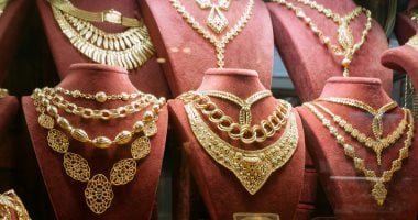 سعر الذهب اليوم الأحد 4 مايو 2025 لعيار 24 دون إضافة المصنعية: 5,297 جنيهًا.