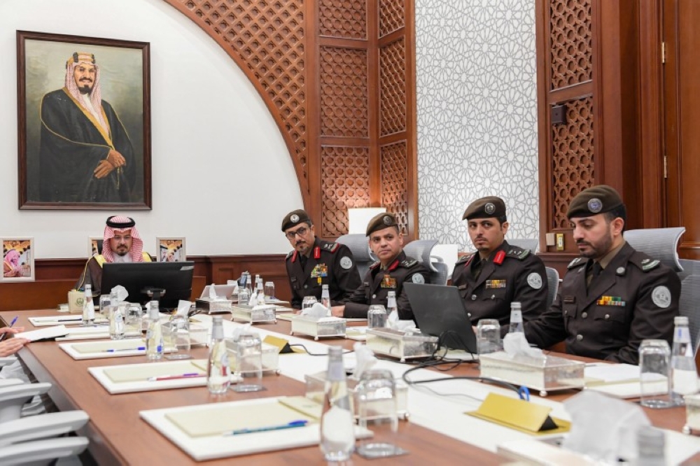 سلمان بن سلطان يستقبل قائد قوات الأمن البيئي الخاصة