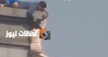 شعرها ينقذها من الموت.. فيديو لفتاة تحاول الانتحار من الطابق العشرين