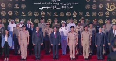صورة تذكارية للرئيس السيسي في افتتاح بطولة العالم العسكرية للفروسية الـ25