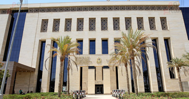 طلبة المرحلة الثانوية يؤدون امتحان التربية الرياضية