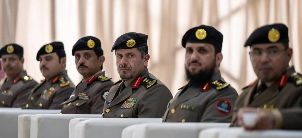 عبدالعزيز بن سعود يجتمع مع القيادات الأمنية بمنطقة القصيم