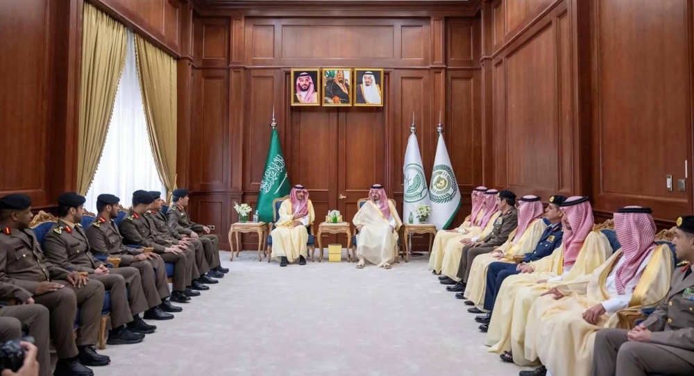 عبدالعزيز بن سعود يجتمع مع مدير عام مكافحة المخدرات في المدينة المنورة