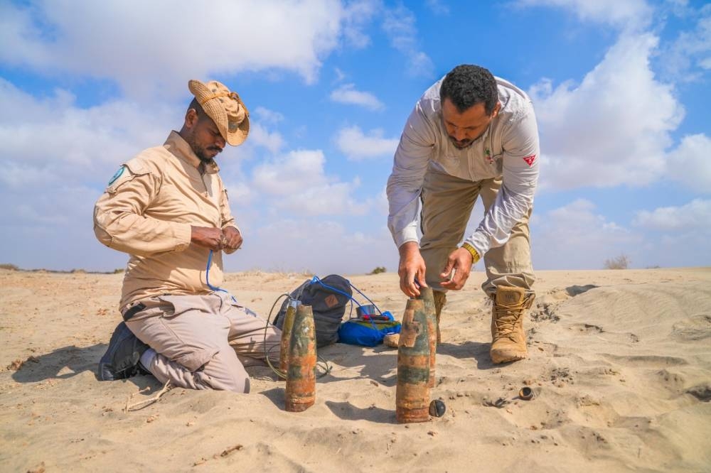 فرق مسام تنتزع الألغام