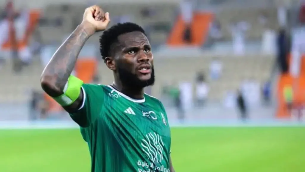 كيسيه يهدد تتويج الهلال بخطاب ناري للاعبي الأهلي