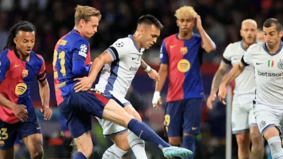 مانشستر يونايتد يستهدف نجم برشلونة بسبب ثغرة بالعقد