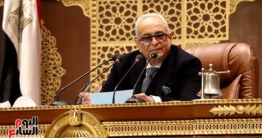 نائب رئيس مجلس الشيوخ يؤجل الجلسة العامة ويدعو لجلسة جديدة غداً الاثنين