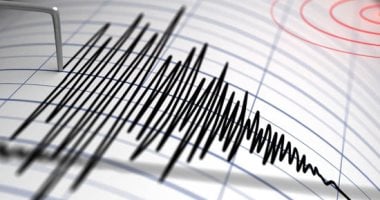 هزة أرضية بقوة 6.2 درجة تضرب جزرًا في إندونيسيا