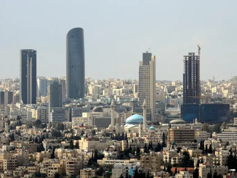عاجل | وزارة المالية الأردنية تُعلن زيادة الحد الأدنى للأجور في الأردن .. اعرف التفاصيل كاملة من هُنــا