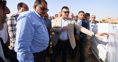 وزير الإسكان يختتم جولته بتفقد مشروعات مرافق البنية التحتية بمنطقتي جنيفة والرابية بمدينة الشروق