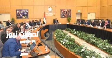 وزير الإسكان يراقب تنفيذ مشروعات