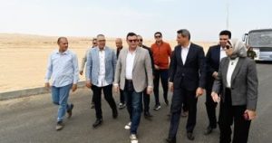 وزير الإسكان يقوم بجولة تفقدية لمشروع “الإسكان الحر” في مدينة السويس الجديدة