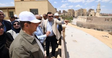 وزير الإسكان يقوم بجولة شاملة لمتابعة تقدم العمل في مشروع