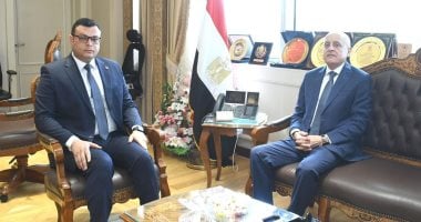 وزير الإسكان يلتقي محافظ الأقصر لمتابعة مشروعات مبادرة