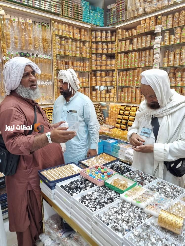 السُبحة والسجادة هدية قيمة من أطهر البقاع