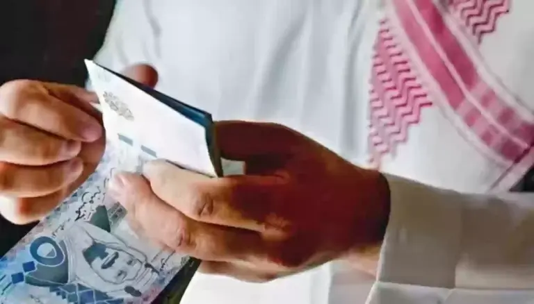 هل صدر قرار بالتبكير؟ المالية السعودية تُعلن موعد صرف رواتب الموظفين