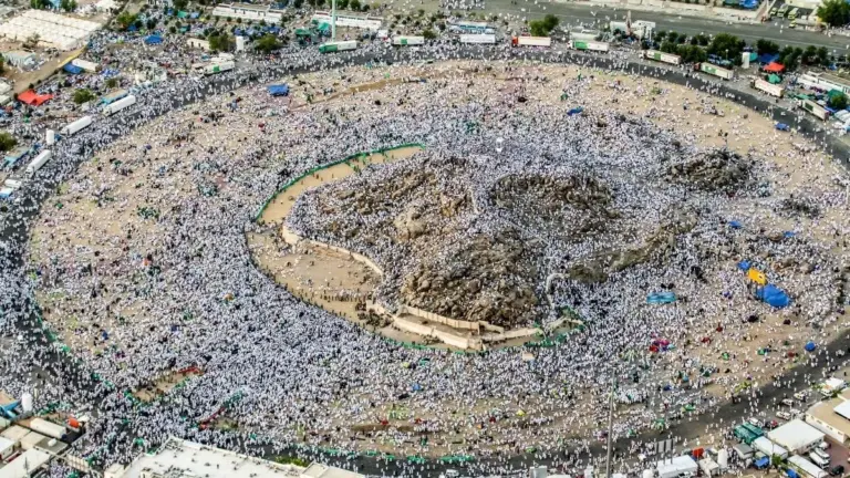 ما هي أحب الأعمال إلى الله في يوم عرفة؟ كيف أتعبد في وقفة عرفات؟