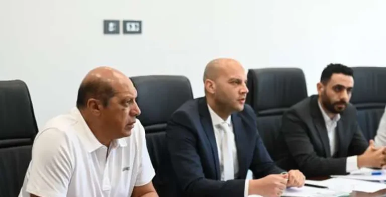 لجنة اعتماد تراخيص الأكاديميات تنظم اجتماعها الأول