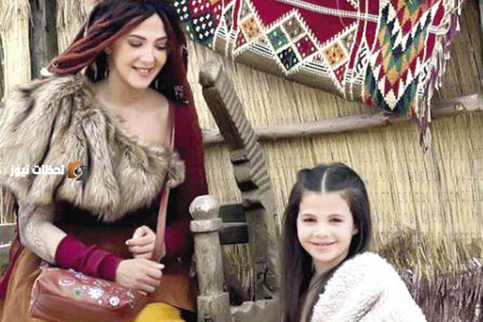 دنيا سمير غانم وابنتها كايلا يتألقان في بوسترات فيلم جديد