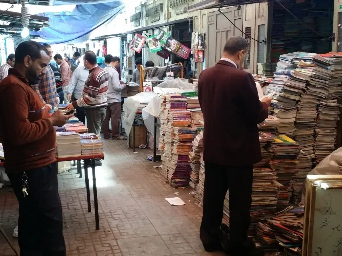تجار الكتب في سوق السور الازبكية يشغلون محلات جديدة بمحافظة القاهرة